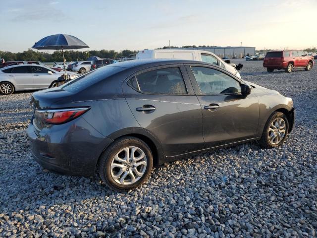 3MYDLBYV4JY308236 - 2018 TOYOTA YARIS IA 灰色 照片 3