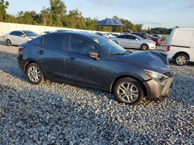 3MYDLBYV4JY308236 - 2018 TOYOTA YARIS IA 灰色 照片 4