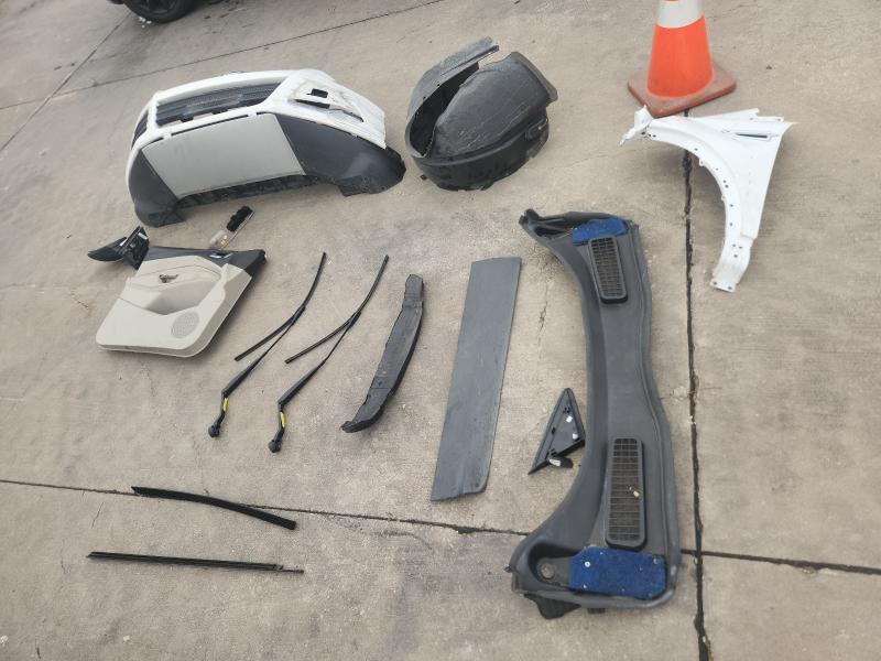 1FMCU9G91DUD40164 - 2013 FORD ESCAPE SE 白色 照片 12