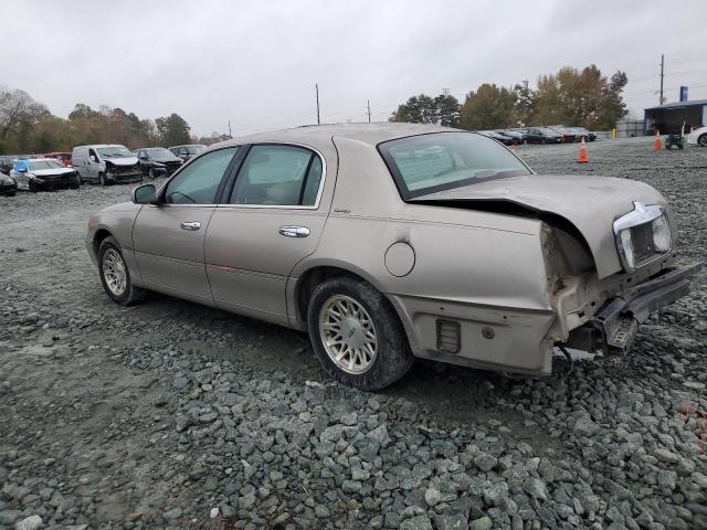1LNHM82W4XY640002 - 1999 LINCOLN TOWN CAR SIGNATURE Золотий фото 2