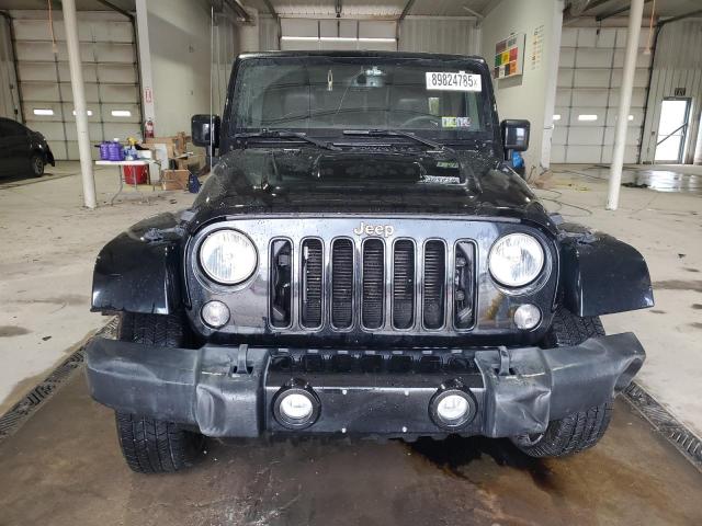 1C4HJWEGXFL766723 - 2015 JEEP WRANGLER U SAHARA Սև լուսանկար 5