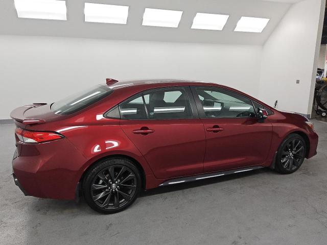 5YFP4MCE3PP165770 - 2023 TOYOTA COROLLA SE أحمر صورة 3