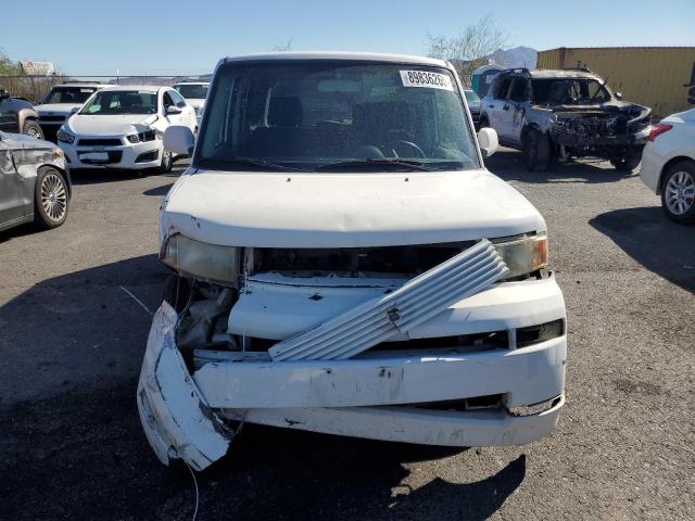 JTLKT324564116737 - 2006 TOYOTA SCION XB WHITE photo 5