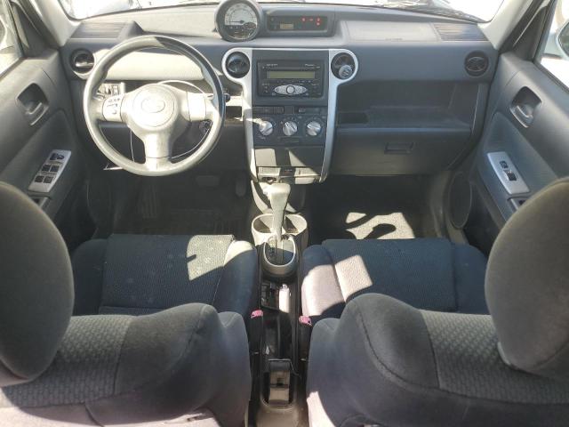 JTLKT324564116737 - 2006 TOYOTA SCION XB WHITE photo 8