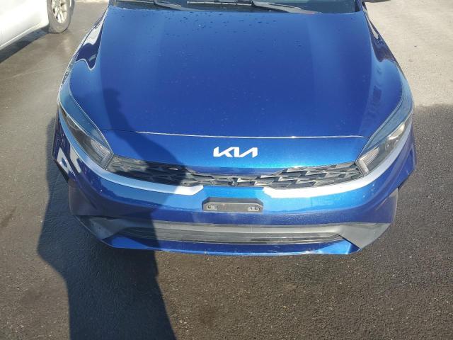 3KPF24AD8NE459062 - 2022 KIA FORTE FE BLUE photo 11
