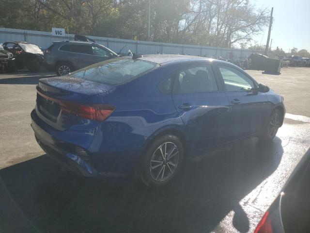 3KPF24AD8NE459062 - 2022 KIA FORTE FE BLUE photo 3