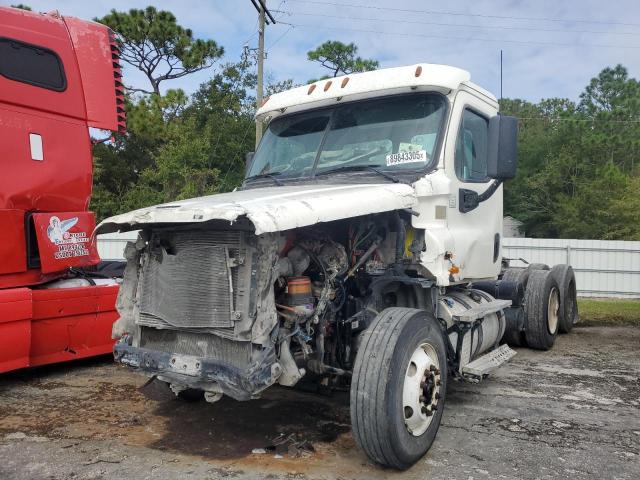 3AKJGEBGXFSGS0241 - 2015 FREIGHTLINER CASCADIA WHITE photo 2