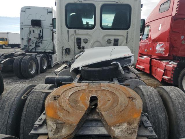 3AKJGEBGXFSGS0241 - 2015 FREIGHTLINER CASCADIA WHITE photo 6