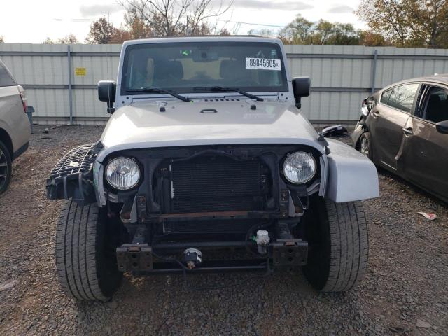 1C4BJWEG3GL137800 - 2016 JEEP WRANGLER U SAHARA ვერცხლისფერი ფოტო 5