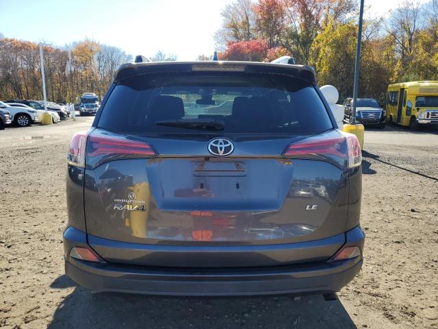 JTMZFREV5JJ738466 - 2018 TOYOTA RAV4 LE ნაცრისფერი ფოტო 6