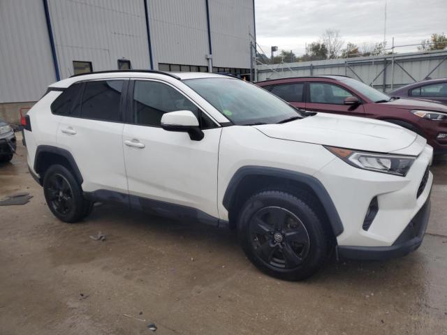 JTMW1RFV7KD004833 - 2019 TOYOTA RAV4 XLE Ақ фото 4