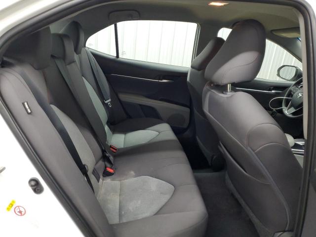 4T1B11HK1JU065060 - 2018 TOYOTA CAMRY L 白色 照片 10