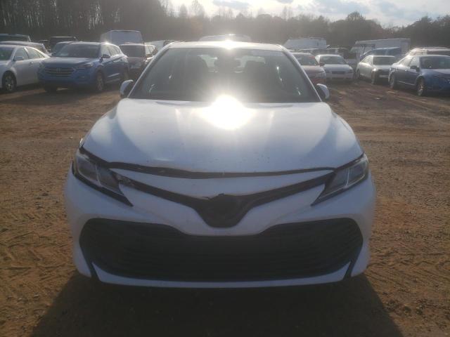 4T1B11HK1JU065060 - 2018 TOYOTA CAMRY L 白色 照片 5