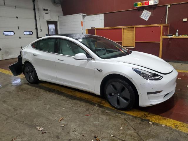 5YJ3E1EAXKF486651 - 2019 TESLA MODEL 3 أبيض صورة 4