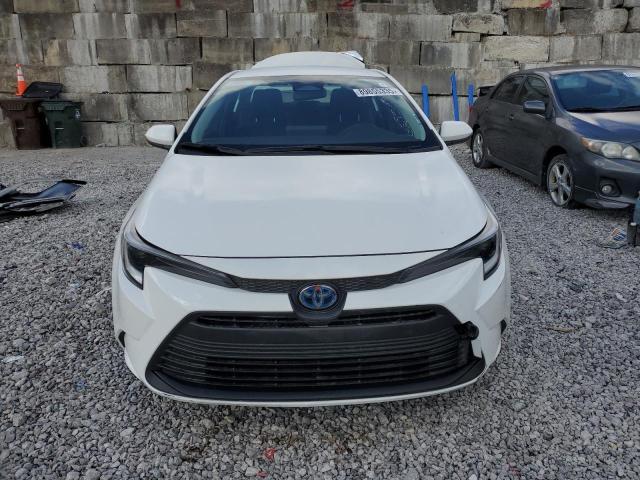 JTDBCMFE8RJ029053 - 2024 TOYOTA COROLLA LE 白色 照片 5