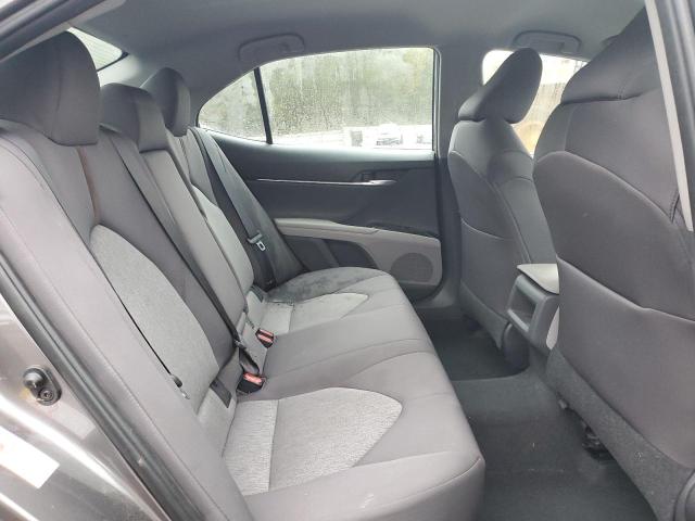 4T1B11HK1JU012021 - 2018 TOYOTA CAMRY L GRAY photo 10