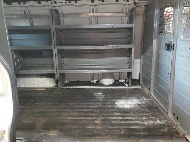 1GCWGAFFXG1143310 - 2016 CHEVROLET EXPRESS G2 WHITE photo 11