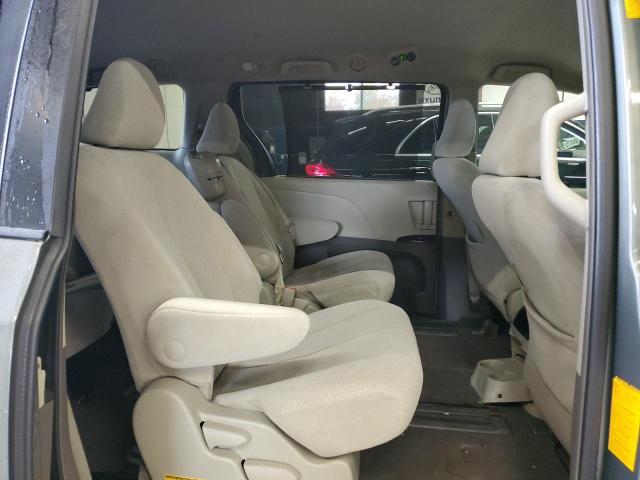 5TDKK3DC8BS052114 - 2011 TOYOTA SIENNA LE Gris photo 11