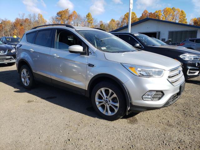 1FMCU9GD4JUA75143 - 2018 FORD ESCAPE SE Сріблястий фото 4