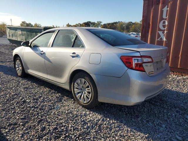 4T1BF1FK2CU633971 - 2012 TOYOTA CAMRY BASE Argent photo 2