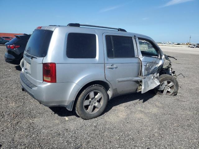 5FNYF3H44BB037521 - 2011 HONDA PILOT EX SILVER photo 3