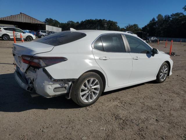 4T1C11AK2NU632767 - 2022 TOYOTA CAMRY LE WHITE photo 3