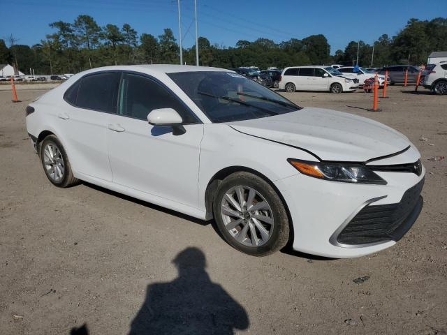 4T1C11AK2NU632767 - 2022 TOYOTA CAMRY LE WHITE photo 4