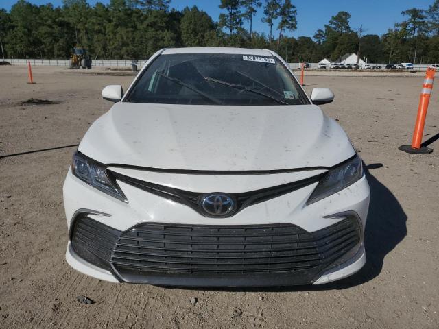 4T1C11AK2NU632767 - 2022 TOYOTA CAMRY LE WHITE photo 5