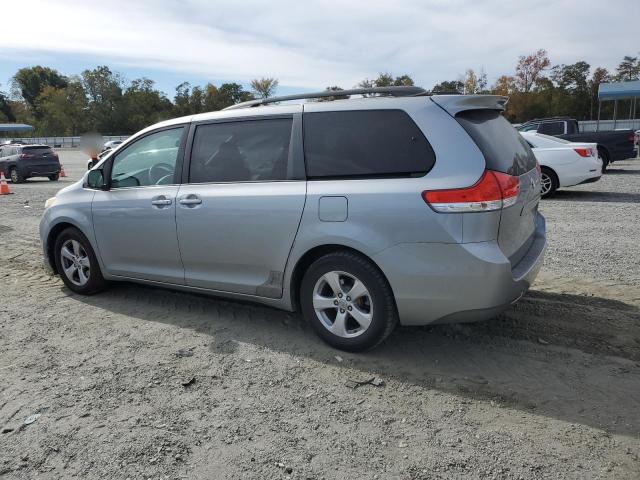 5TDKK3DC7BS133427 - 2011 TOYOTA SIENNA LE 银色 照片 2