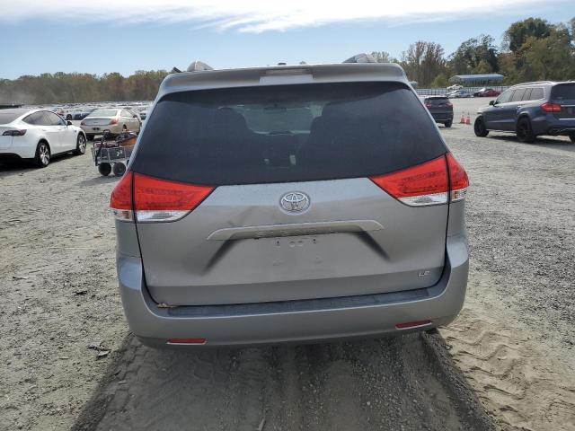 5TDKK3DC7BS133427 - 2011 TOYOTA SIENNA LE 银色 照片 6