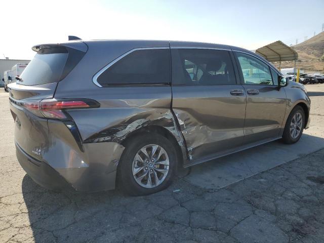 5TDKRKEC4NS103245 - 2022 TOYOTA SIENNA LE GRAY photo 3