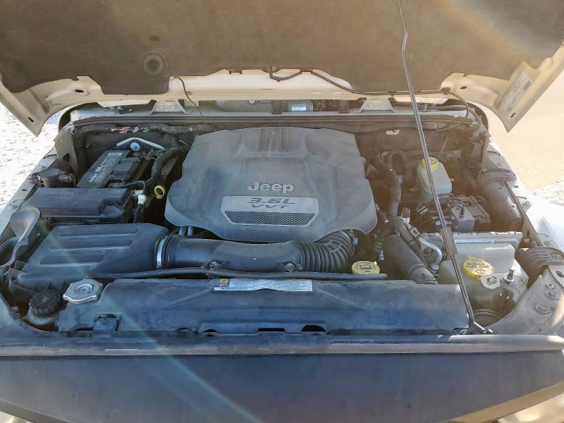 1C4HJWEG2CL105148 - 2012 JEEP WRANGLER U SAHARA 棕色 照片 12