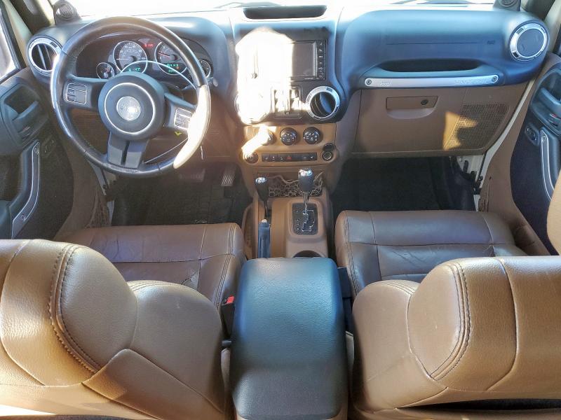 1C4HJWEG2CL105148 - 2012 JEEP WRANGLER U SAHARA 棕色 照片 8