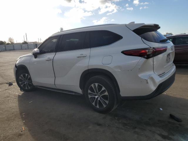 5TDGZRBH7MS126810 - 2021 TOYOTA HIGHLANDER XLE Білий фото 2