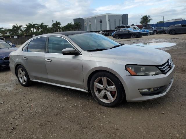 1VWBP7A3XDC069186 - 2013 VOLKSWAGEN PASSAT SE 银色 照片 4