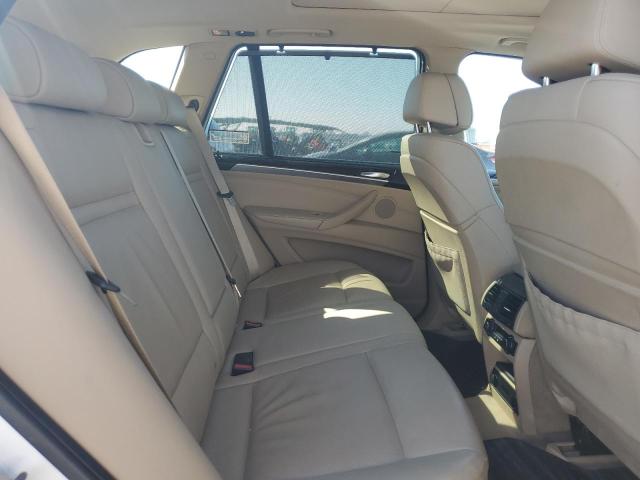 5UXZV8C59BL422069 - 2011 BMW X5 XDRIVE50I WHITE photo 11