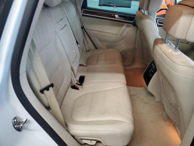 WVGEF9BP7DD013700 - 2013 VOLKSWAGEN TOUAREG V6 თეთრი ფოტო 11