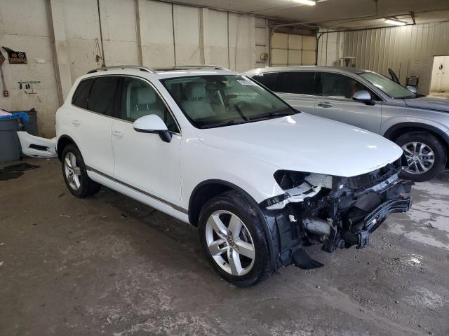 WVGEF9BP7DD013700 - 2013 VOLKSWAGEN TOUAREG V6 თეთრი ფოტო 4