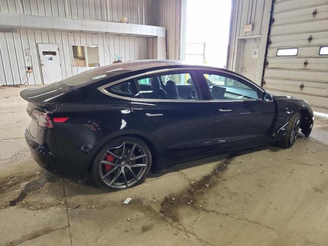 5YJ3E1EB3JF156132 - 2018 TESLA MODEL 3 Սև լուսանկար 3
