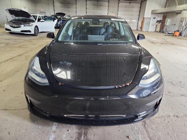 5YJ3E1EB3JF156132 - 2018 TESLA MODEL 3 Սև լուսանկար 5