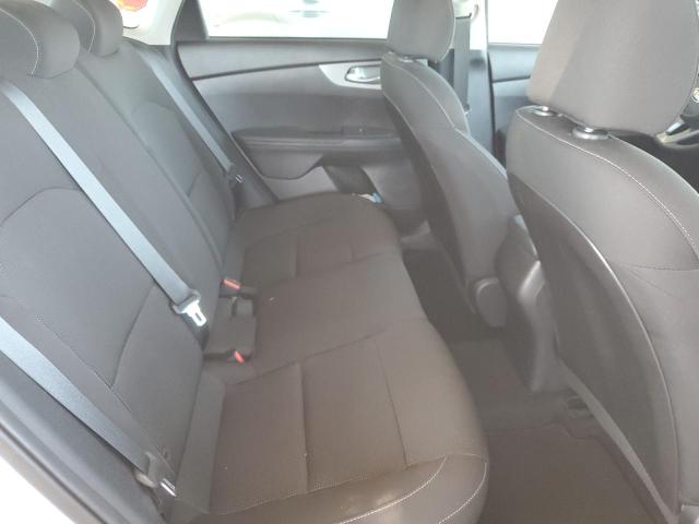 3KPF24AD4ME407846 - 2021 KIA FORTE FE WHITE photo 10