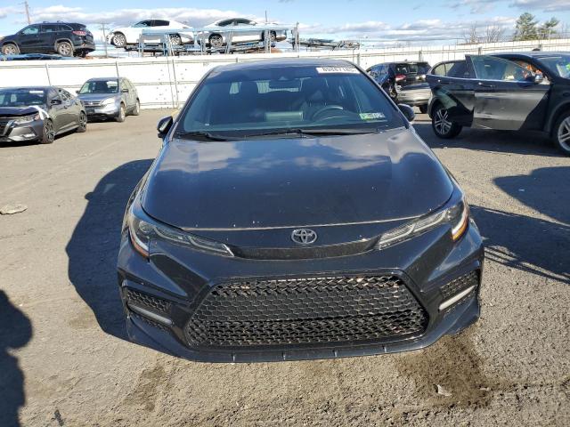 5YFS4MCE4MP083732 - 2021 TOYOTA COROLLA SE BLACK photo 5