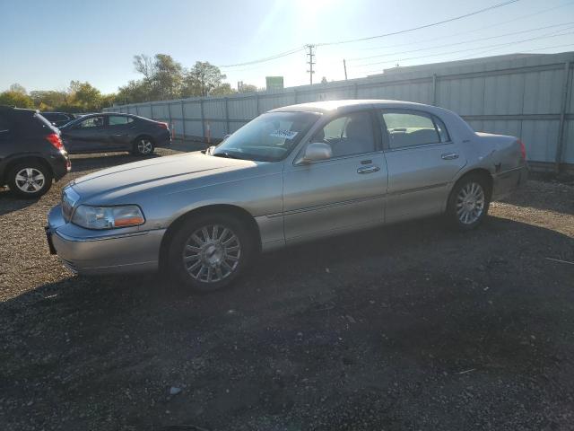 2004 LINCOLN TOWN CAR EXECUTIVE, 