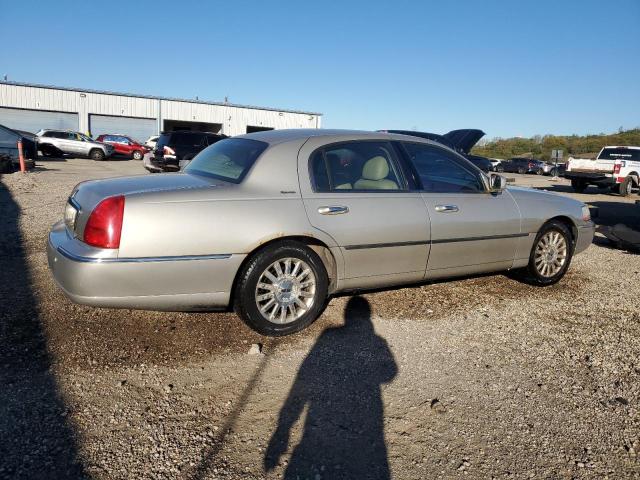 1LNHM81W34Y652204 - 2004 LINCOLN TOWN CAR EXECUTIVE Silber Foto 3
