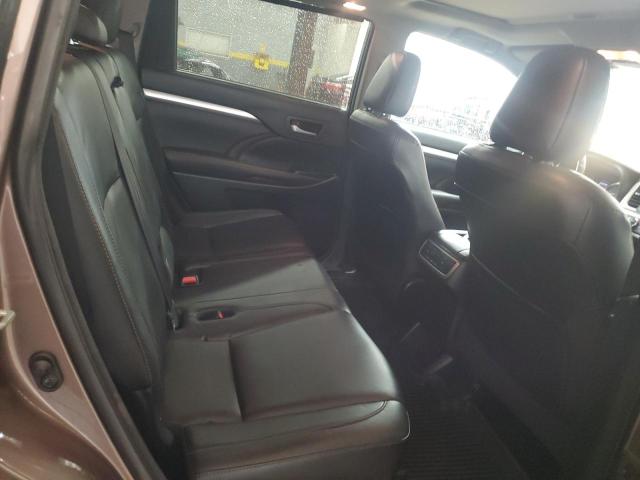 5TDJZRFH3HS373778 - 2017 TOYOTA HIGHLANDER SE BROWN photo 11