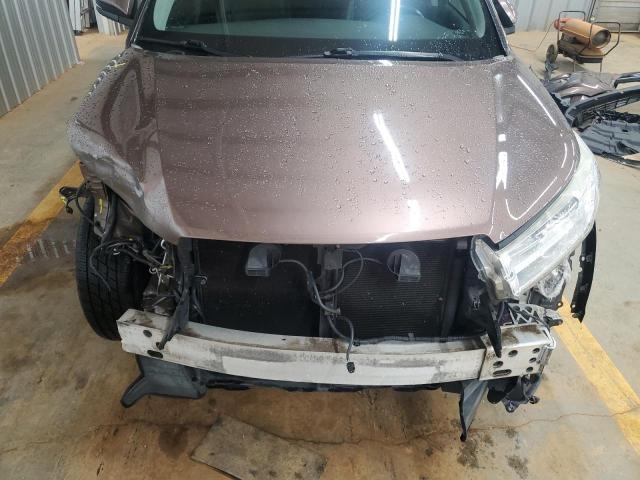 5TDJZRFH3HS373778 - 2017 TOYOTA HIGHLANDER SE BROWN photo 12