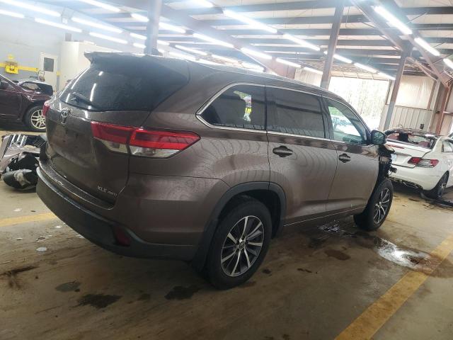 5TDJZRFH3HS373778 - 2017 TOYOTA HIGHLANDER SE BROWN photo 3