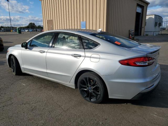 3FA6P0HD9KR147357 - 2019 FORD FUSION SE Күміс фото 2