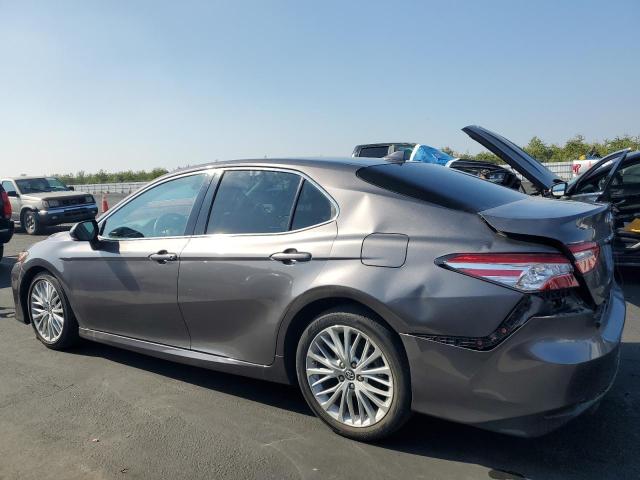 4T1B11HK1JU007126 - 2018 TOYOTA CAMRY L 灰色 照片 2