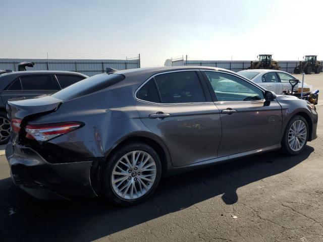 4T1B11HK1JU007126 - 2018 TOYOTA CAMRY L 灰色 照片 3